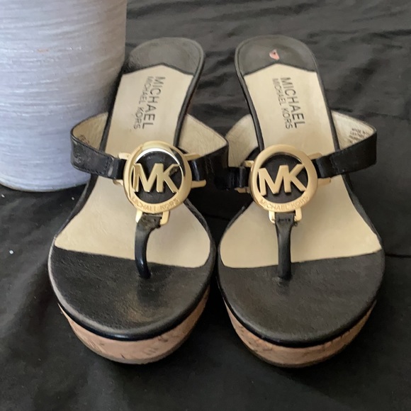 Brand New Michael Kor Wedge Sandels - Picture 5 of 7